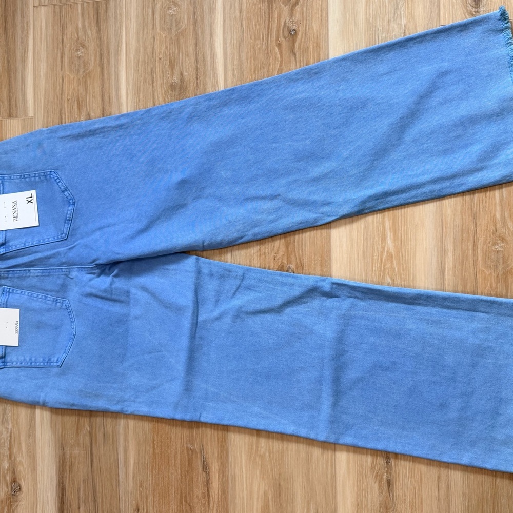 ZENANA cropped mineral washed jeans size XL - Picture 3 of 5